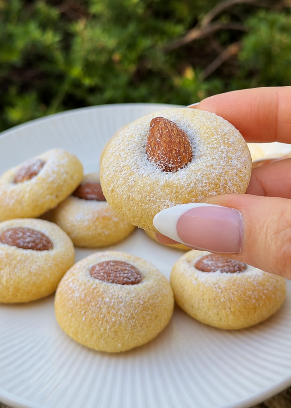 Bite-sized almond cookies